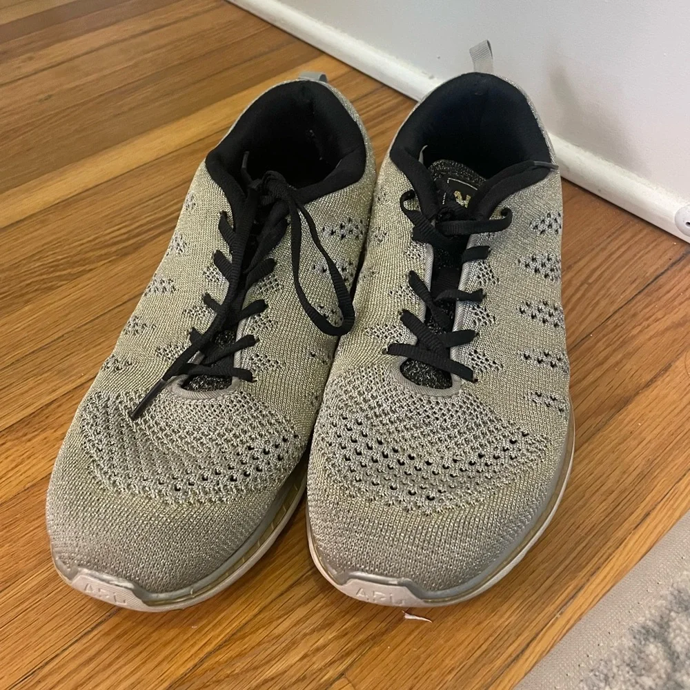 APL TechLoom Pro Low Top Women’s Sneakers, Gold/Silver/Black, size 9